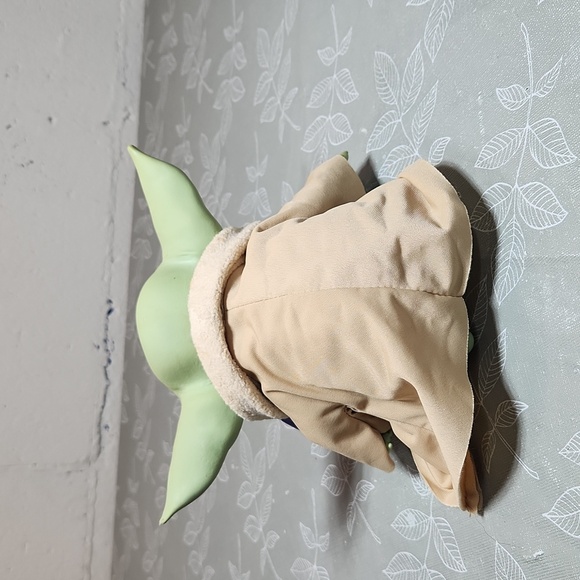 Hasbro Yoda Talking Plushie - Picture 4 of 6